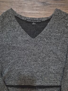 NWOT HYFVE Crop V Neck Knit Long Sleeve Top. Womens Medium. B/W